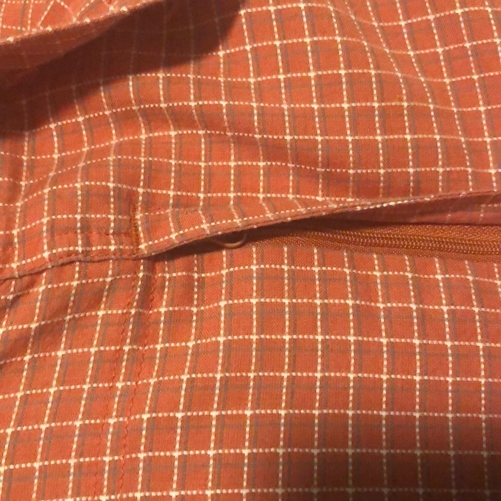 Columbia men’s Breathable short sleeve shirt medium in a burnt orange w designs - Picture 3 of 7